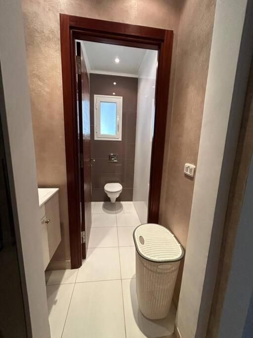 Cosy Et Spacieux, Avec Balcon Ariana Ngoại thất bức ảnh